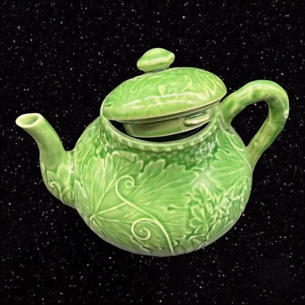 Vintage Pier 1 Imports Handpainted Green‎ Cabbage Teapot Portugal 6”W 9”T
